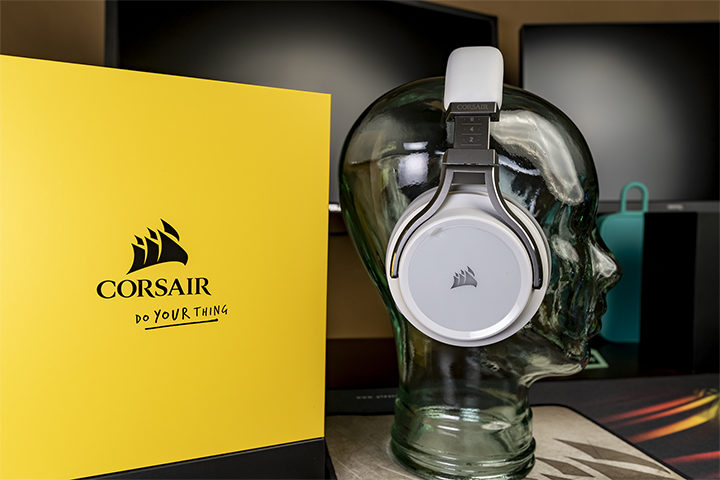 Corsair VIRTUOSO RGB WIRELESS Gaming Headset Front Packaging