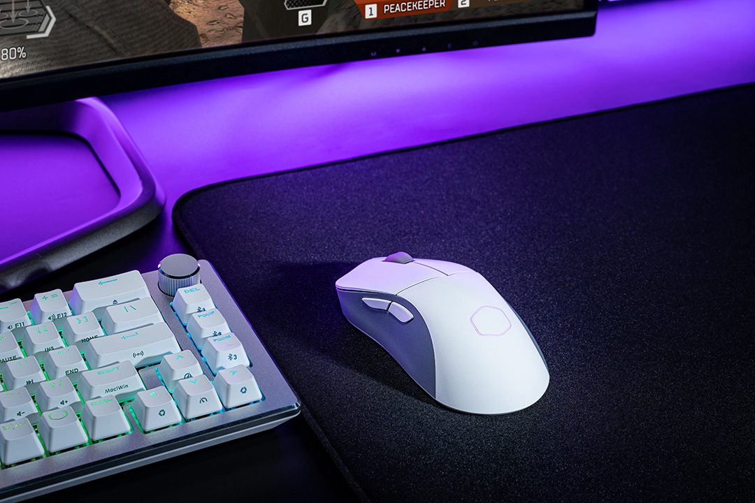 Cooler Master MM711 mouse lifestyle view 6